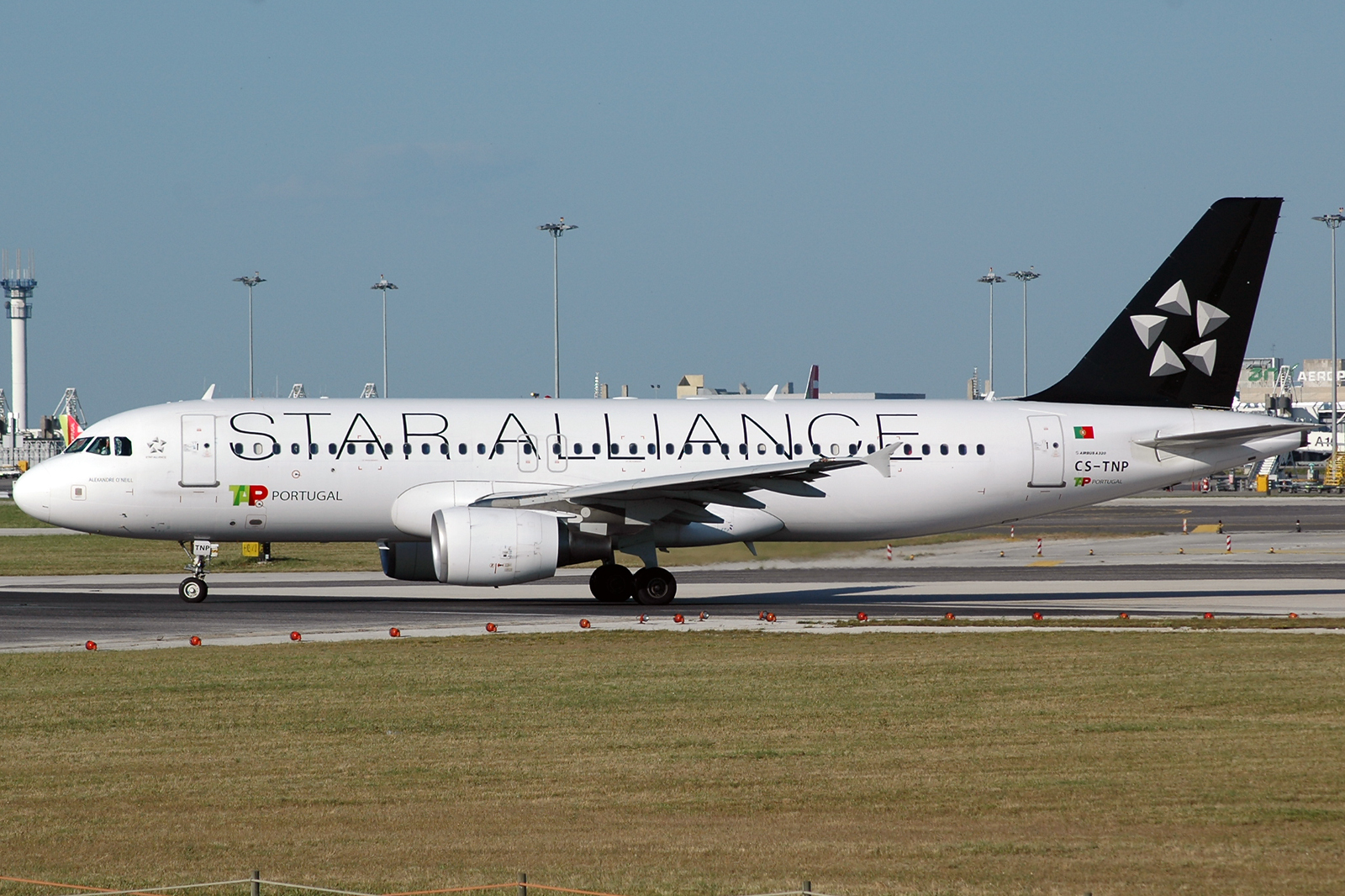 CS-TNP · Airbus A320-214 · (LIS / LPPT)