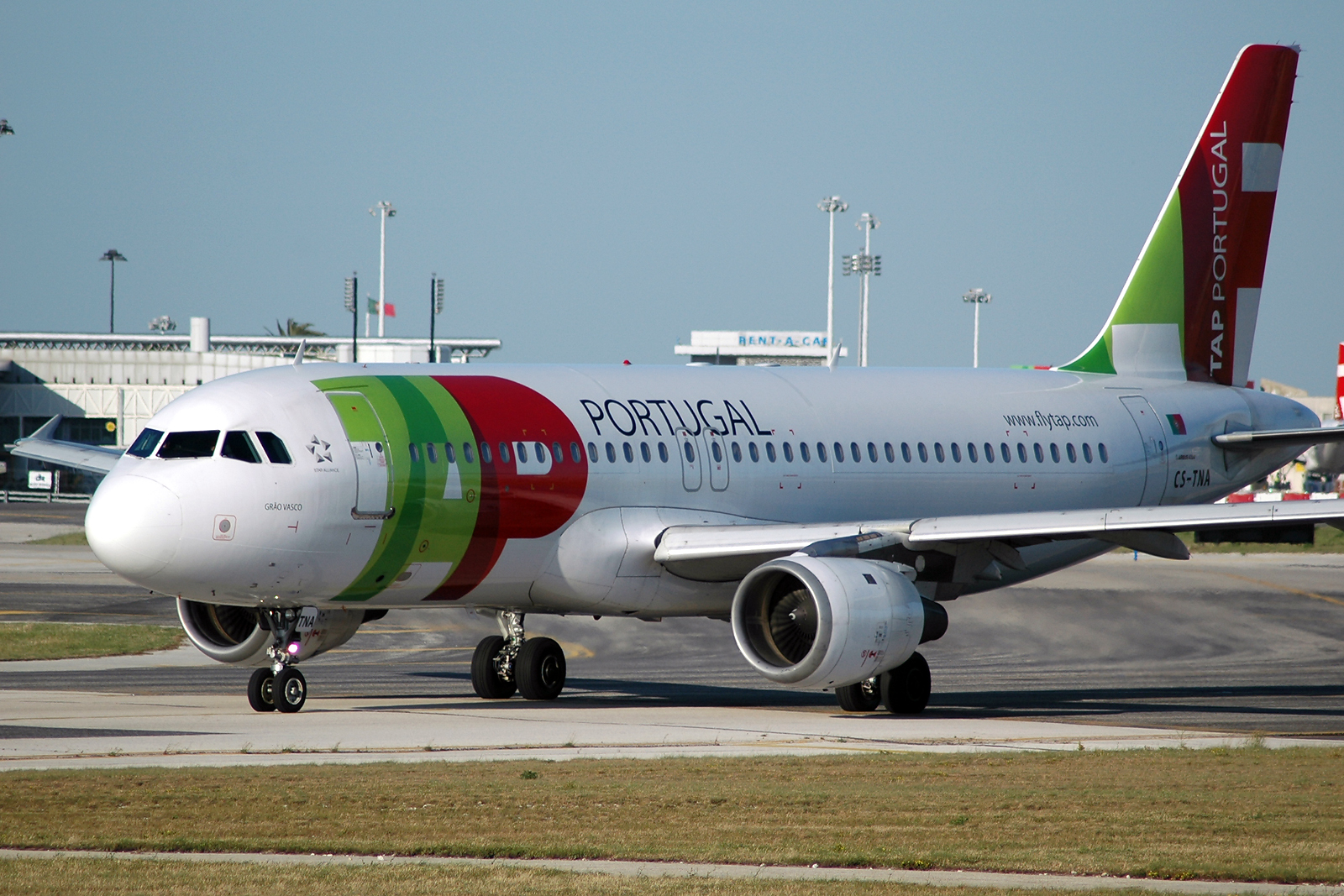 CS-TNA · Airbus A320-211 · (LIS / LPPT)