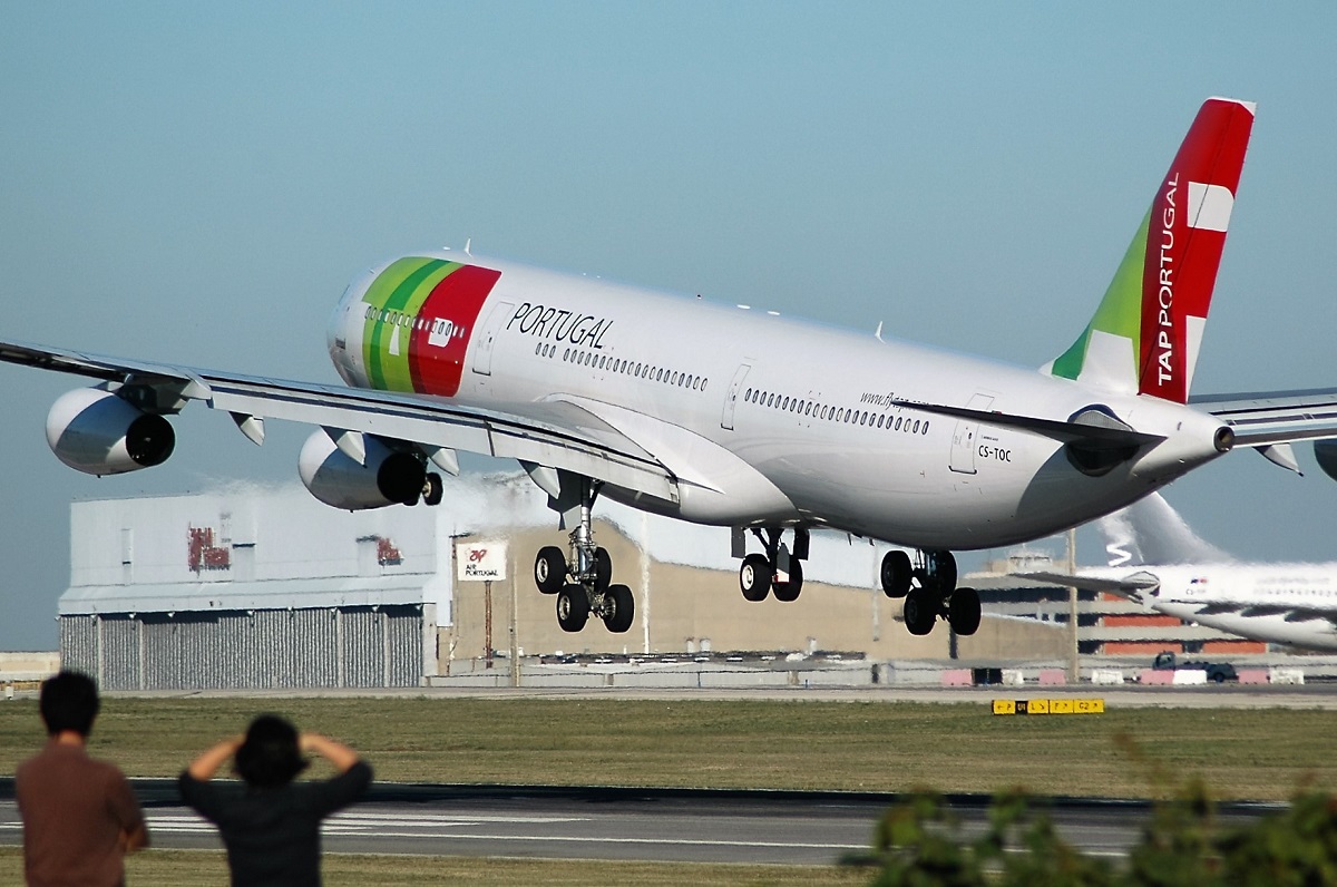 CS-TOC (079) 1995 Airbus A340-312