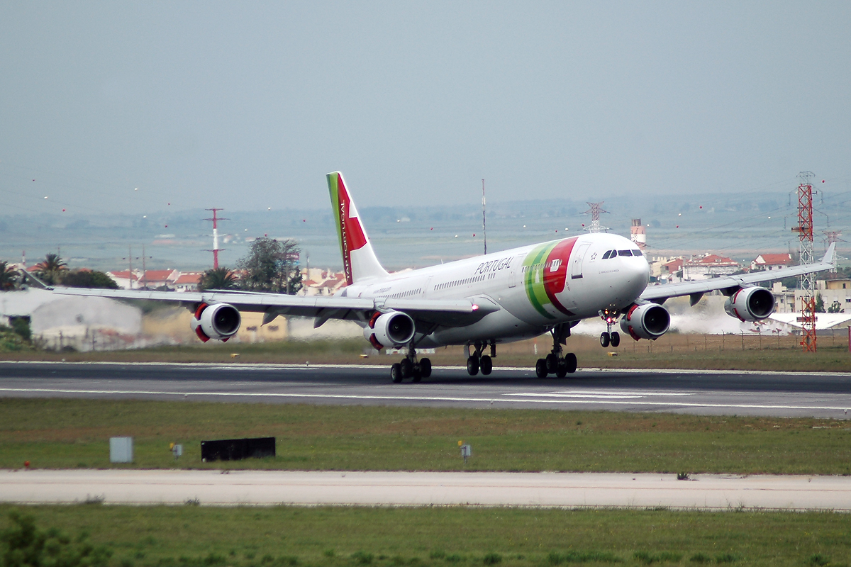 CS-TOD (091) 1995 Airbus A340-312