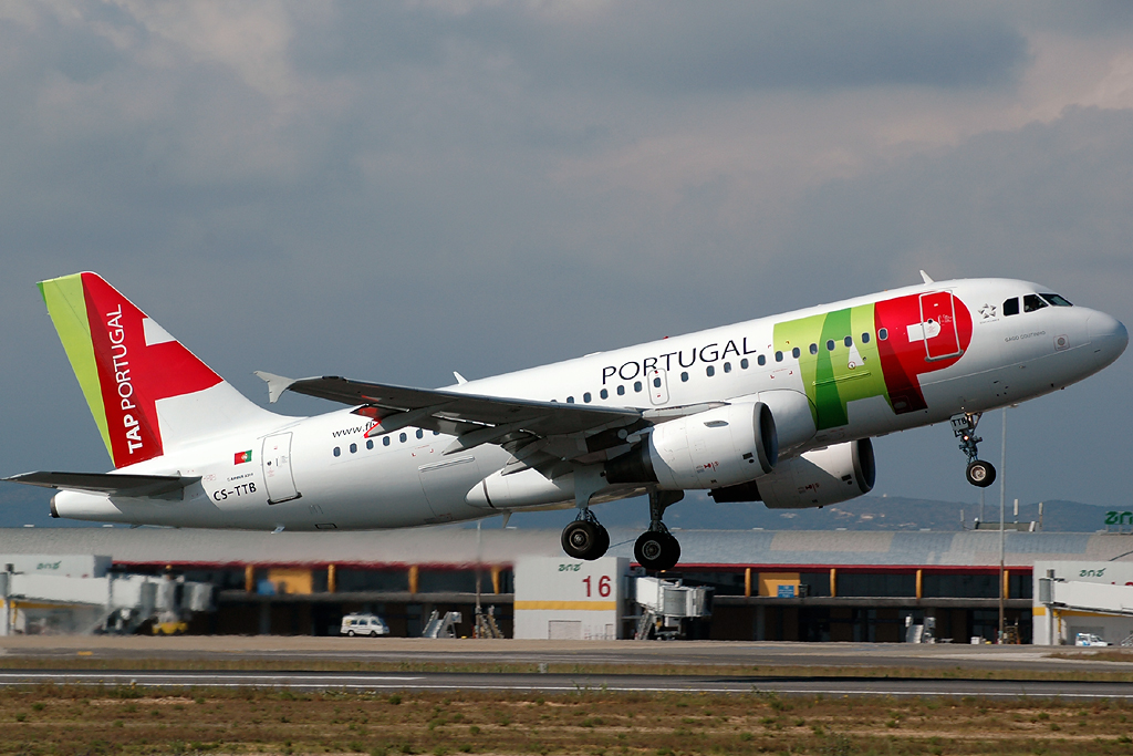 CS-TTB · Airbus A319-111 · (FAO/LPFR)