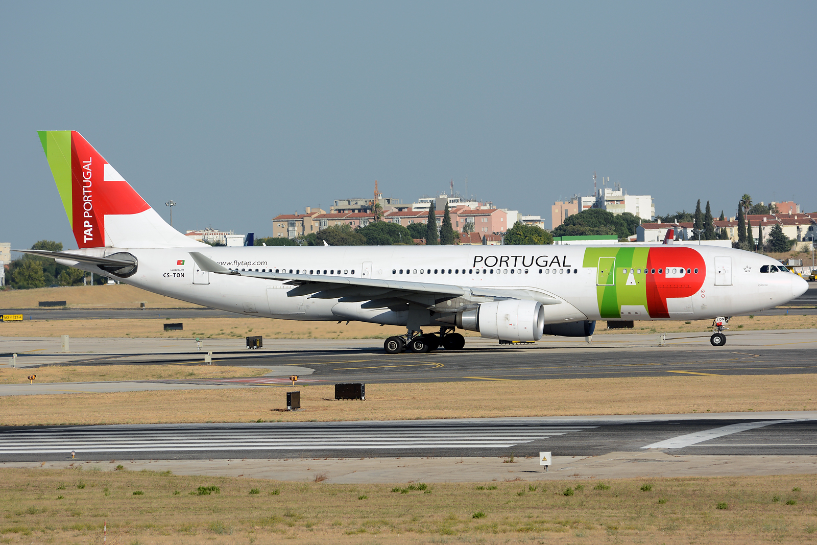 CS-TON · Airbus A330-202 · (LIS / LPPT)