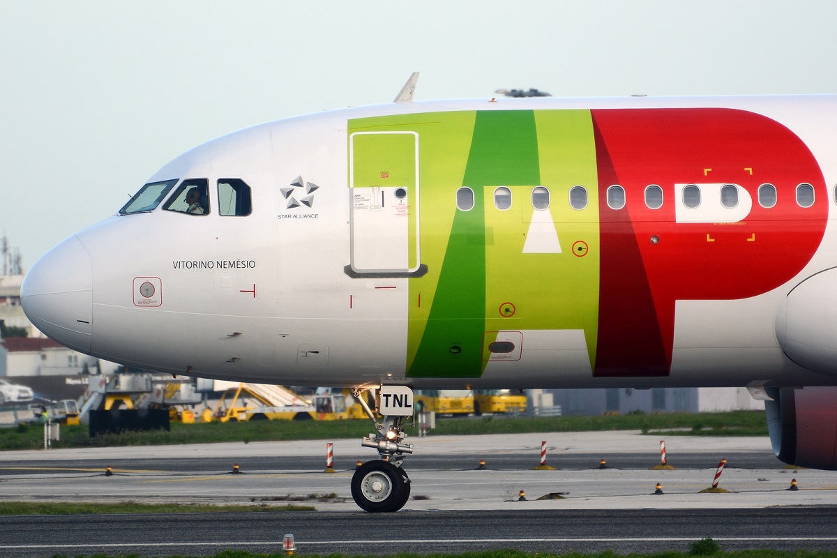 CS-TNL · Airbus A320-214 · (LIS / LPPT)