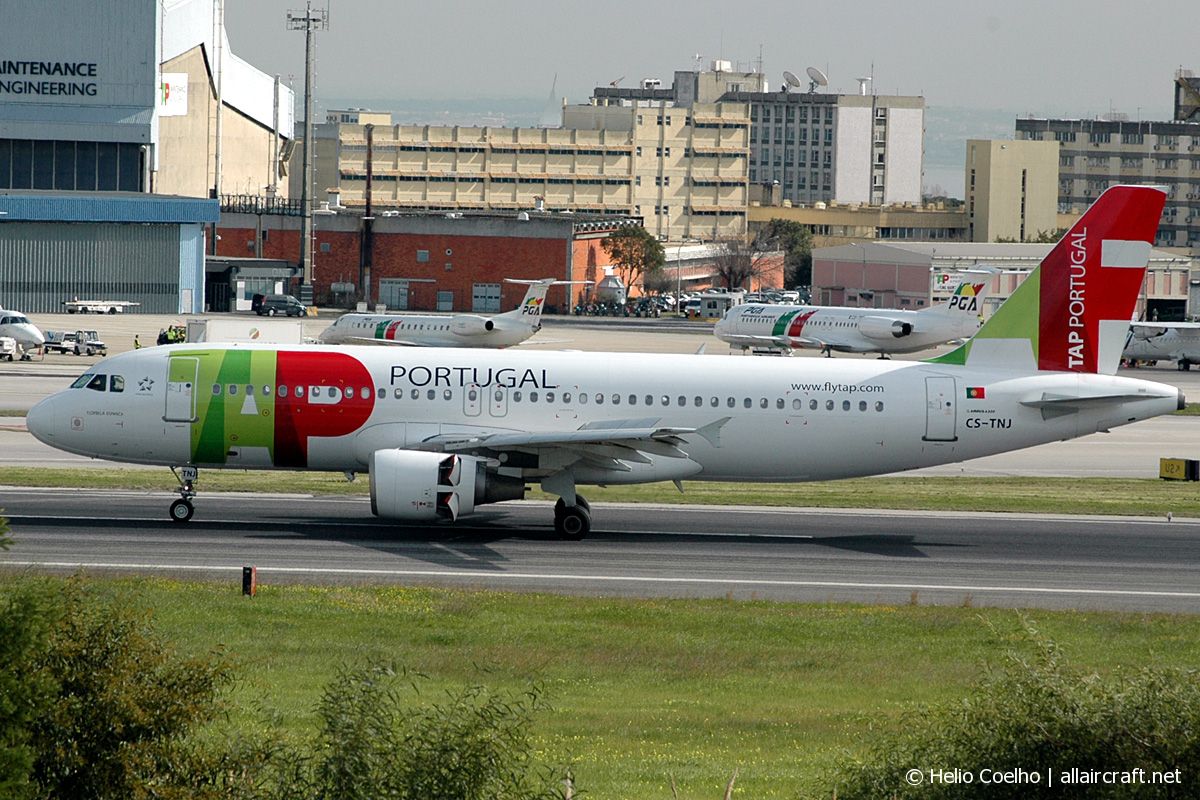 CS-TNJ · Airbus A320-214 · (LIS / LPPT)