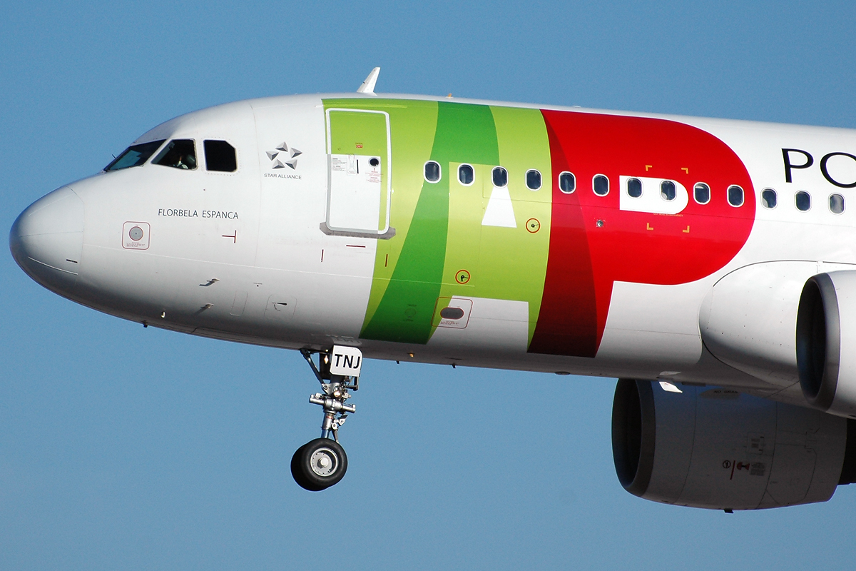 CS-TNJ (1181) 2000 Airbus A320-214