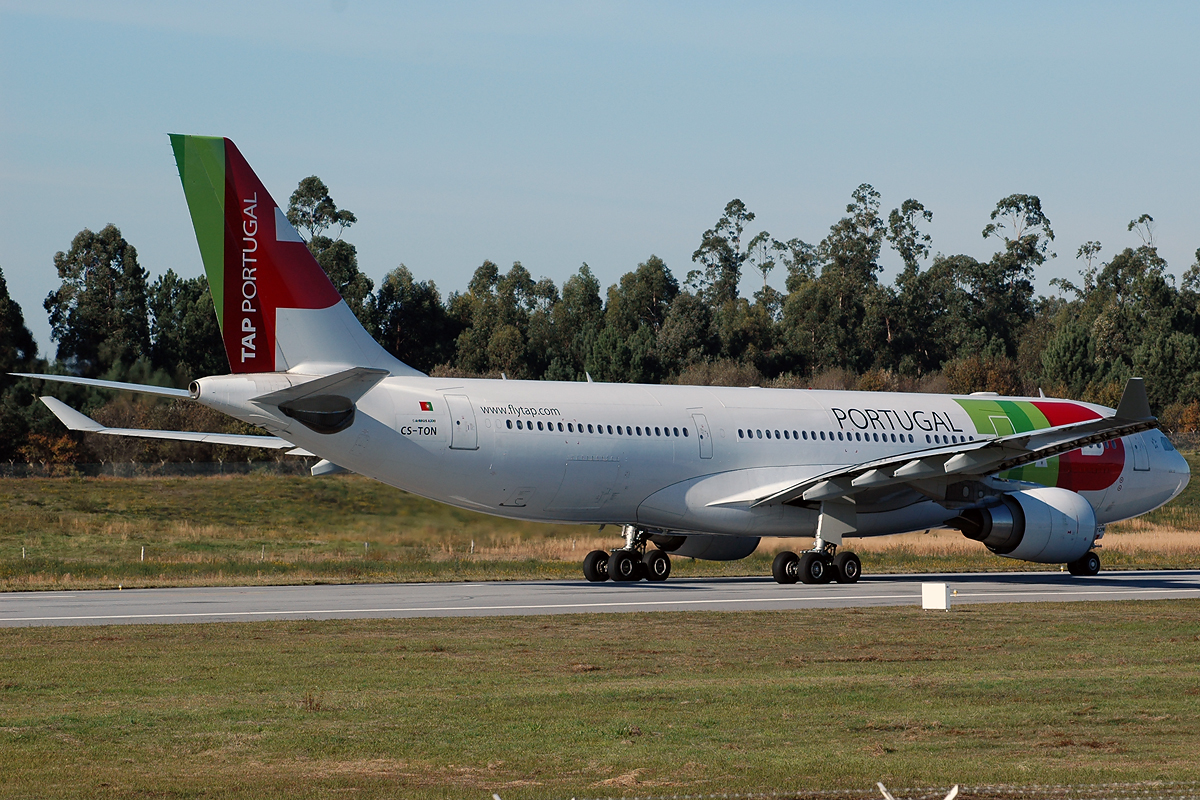 CS-TON · Airbus A330-202 · (OPO / LPPR)
