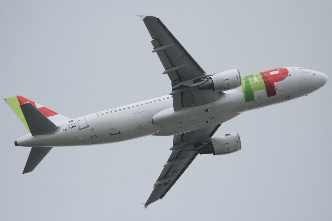 CS-TNM (1799) 2002 Airbus A320-214