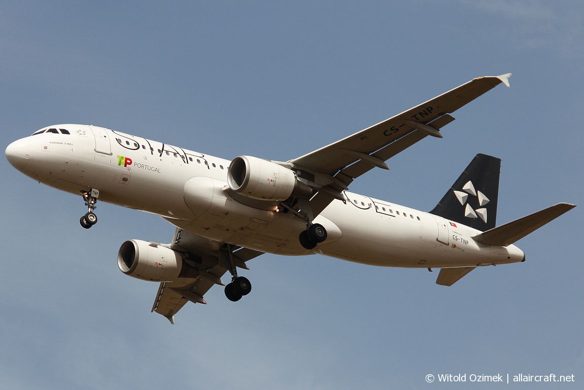 CS-TNP (2178) 2004 Airbus A320-214