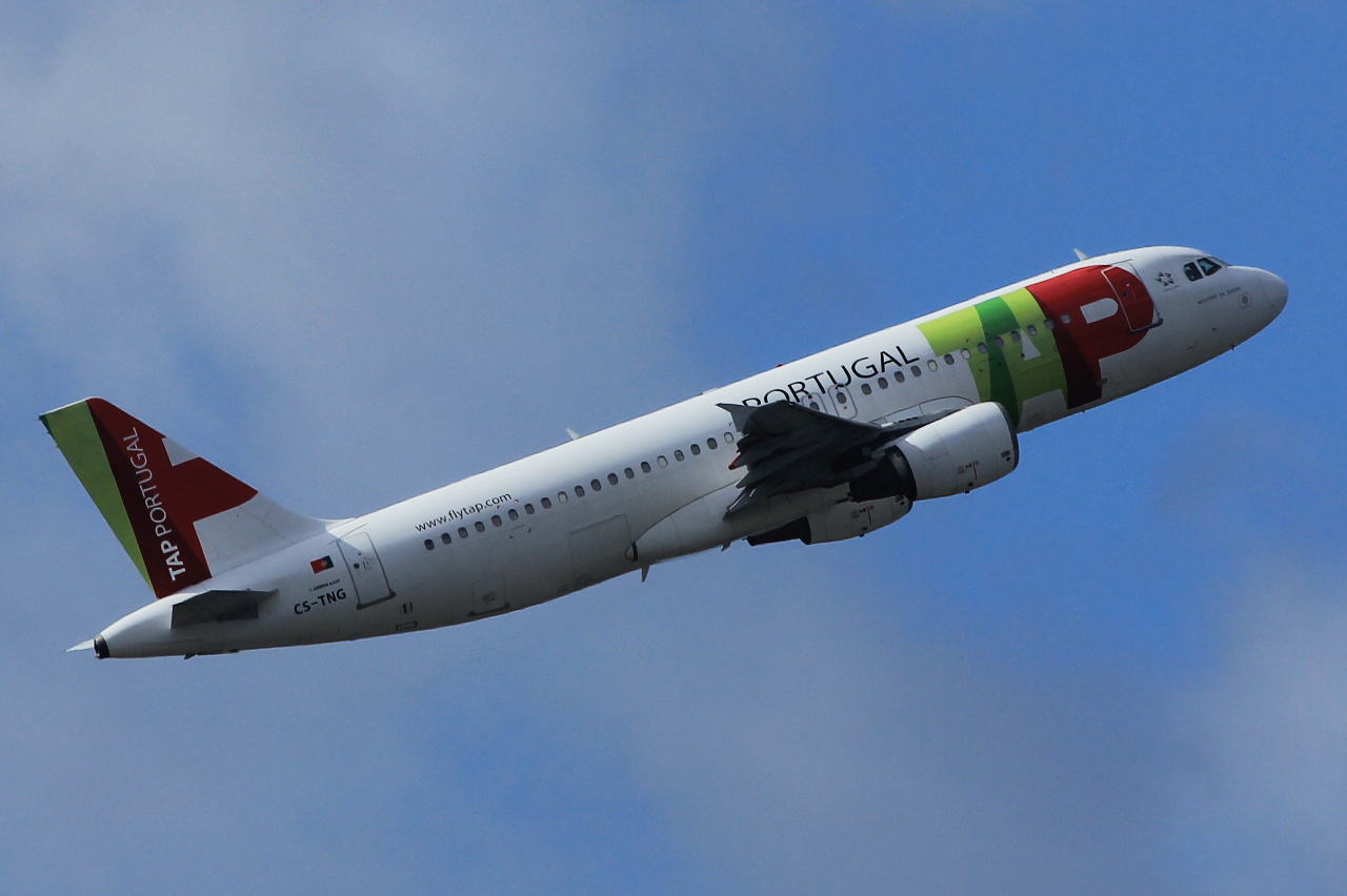 CS-TNG · Airbus A320-214 · (FCO / LIRF)