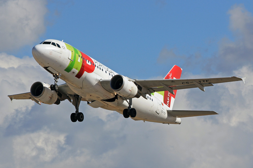 CS-TTF · Airbus A319-111 · (FAO / LPFR)
