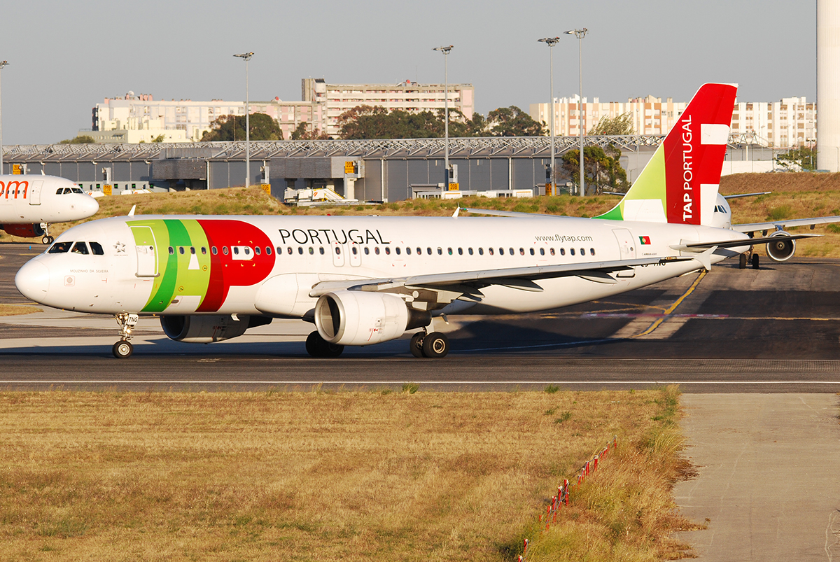 CS-TNG · Airbus A320-214 · (LIS / LPPT)