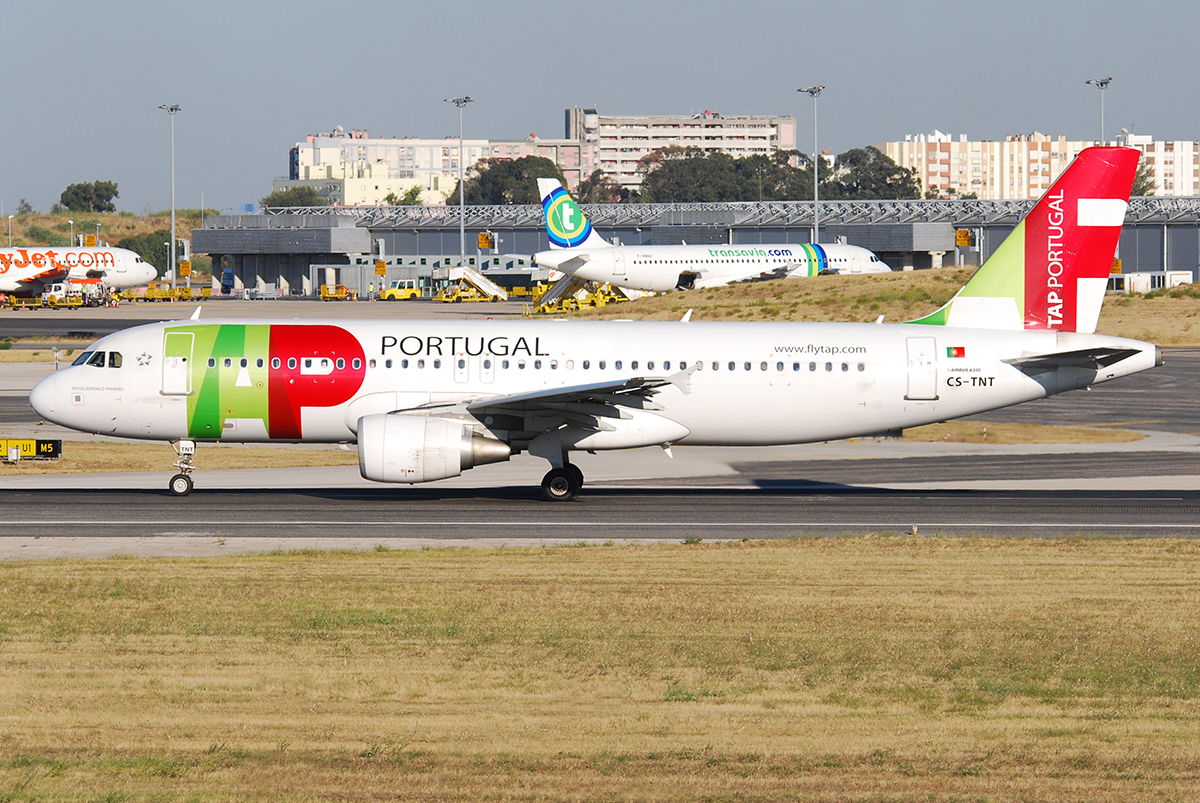 CS-TNT (4095) 2009 Airbus A320-214