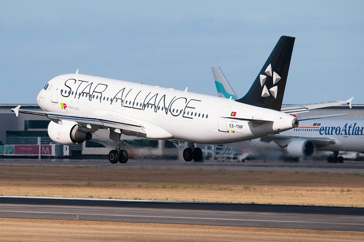 CS-TNP · Airbus A320-214 · (LIS / LPPT)