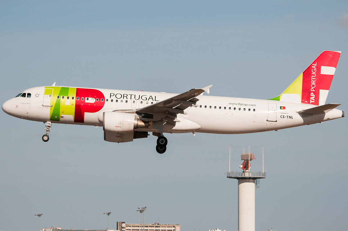 CS-TNL · Airbus A320-214 · (LIS / LPPT)
