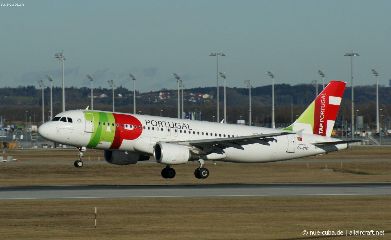 CS-TNT (4095) 2009 Airbus A320-214