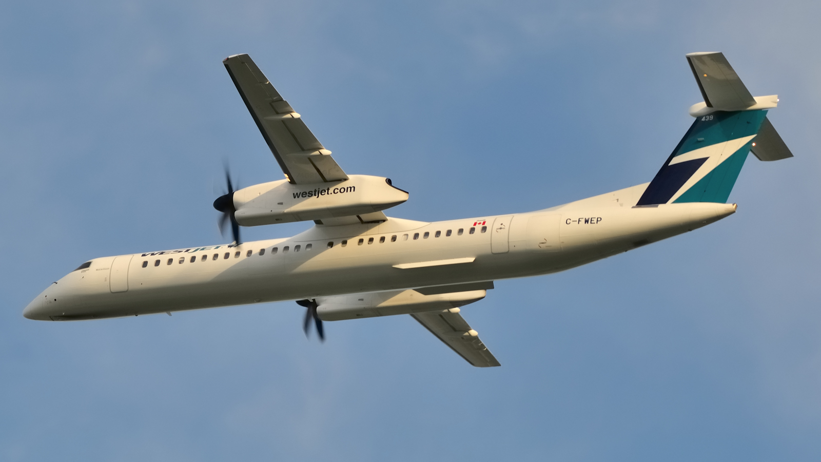 C-FWEP (4548) 2017 Bombardier Dash 8-Q402