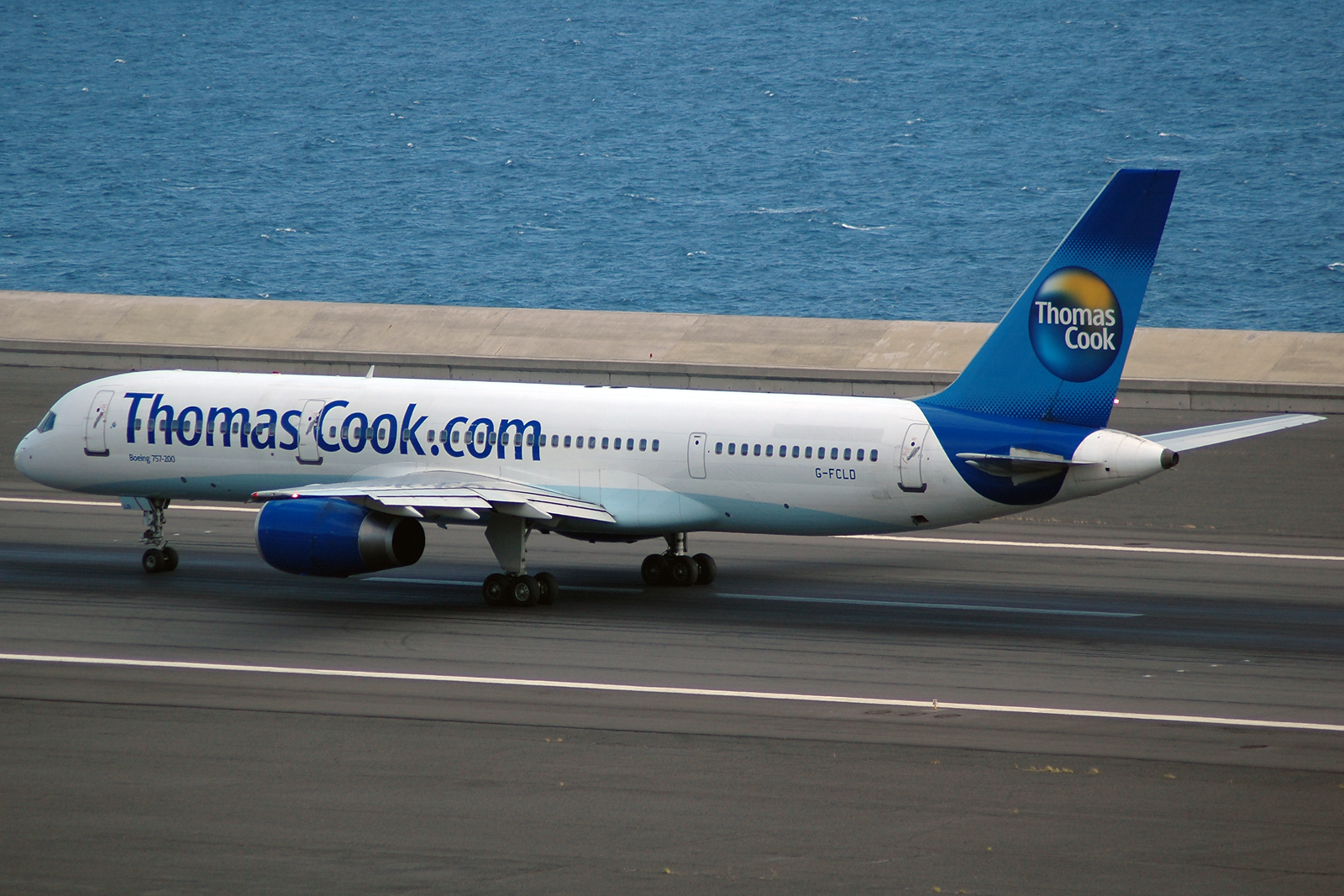 G-FCLD · Boeing 757-25F · (FNC / LPMA)