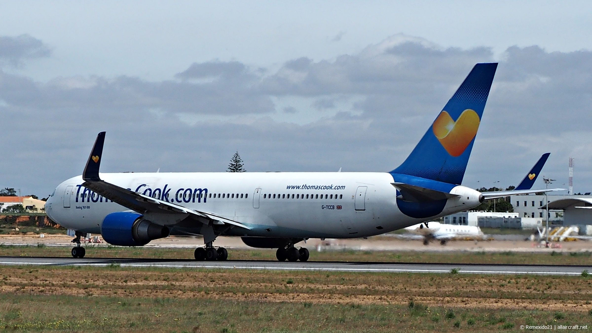G-TCCB · Boeing 767-31K(ER)(WL) · (FAO / LPFR)