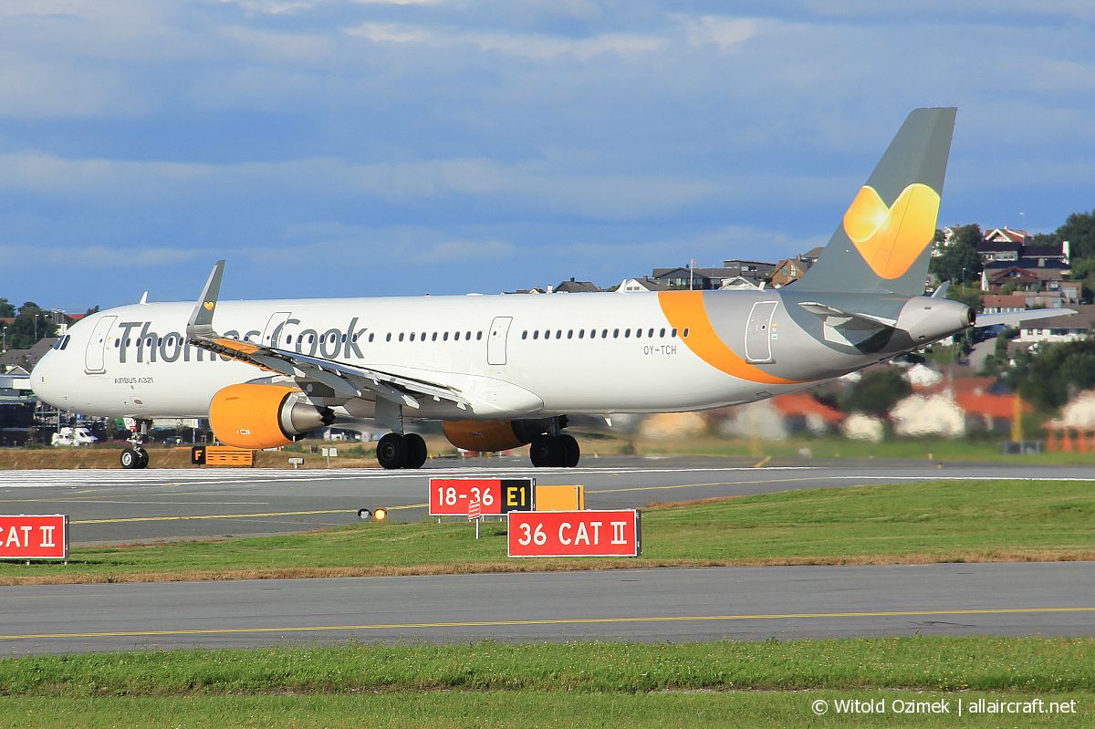 OY-TCH (6438) 2015 Airbus A321-211(WL)
