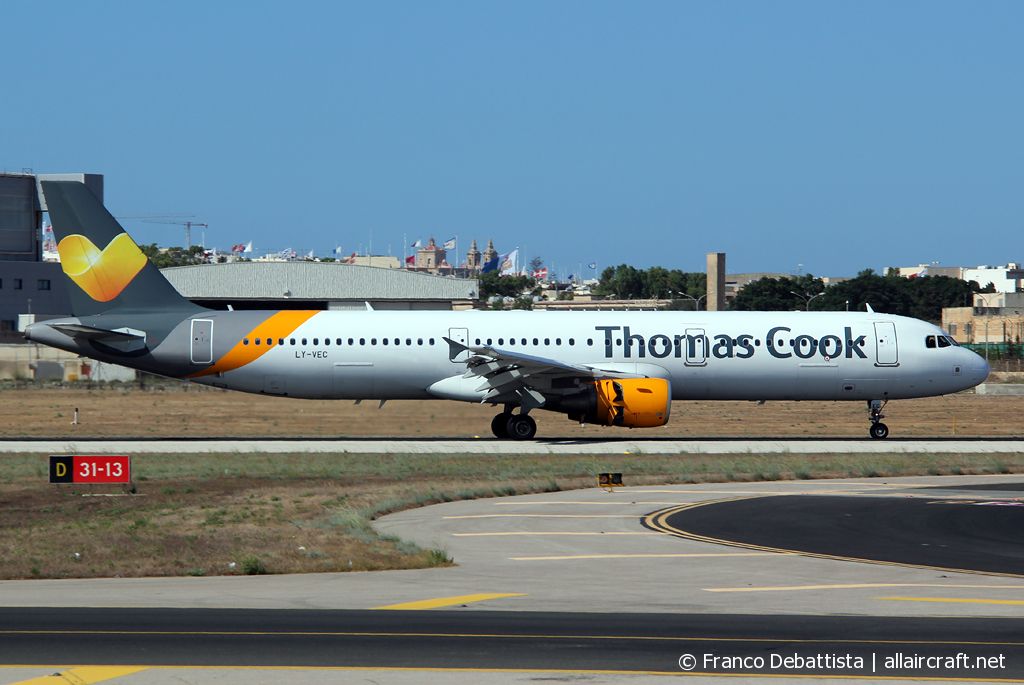 LY-VEC · Airbus A321-211 · (MLA / LMML)