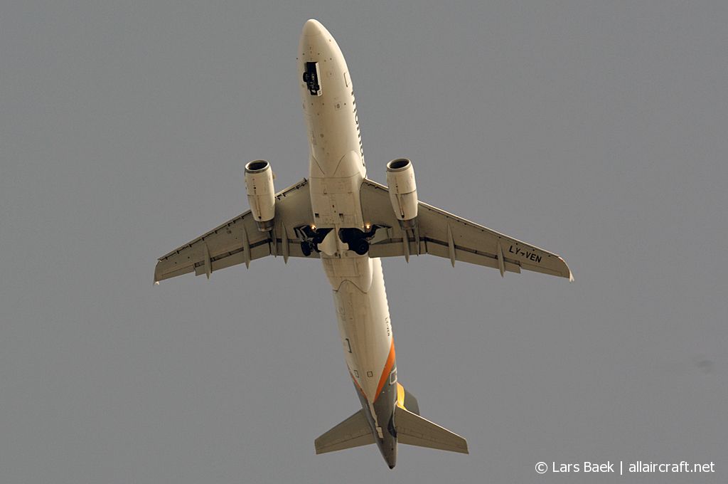LY-VEN · Airbus A320-233 · (MLA / LMML)