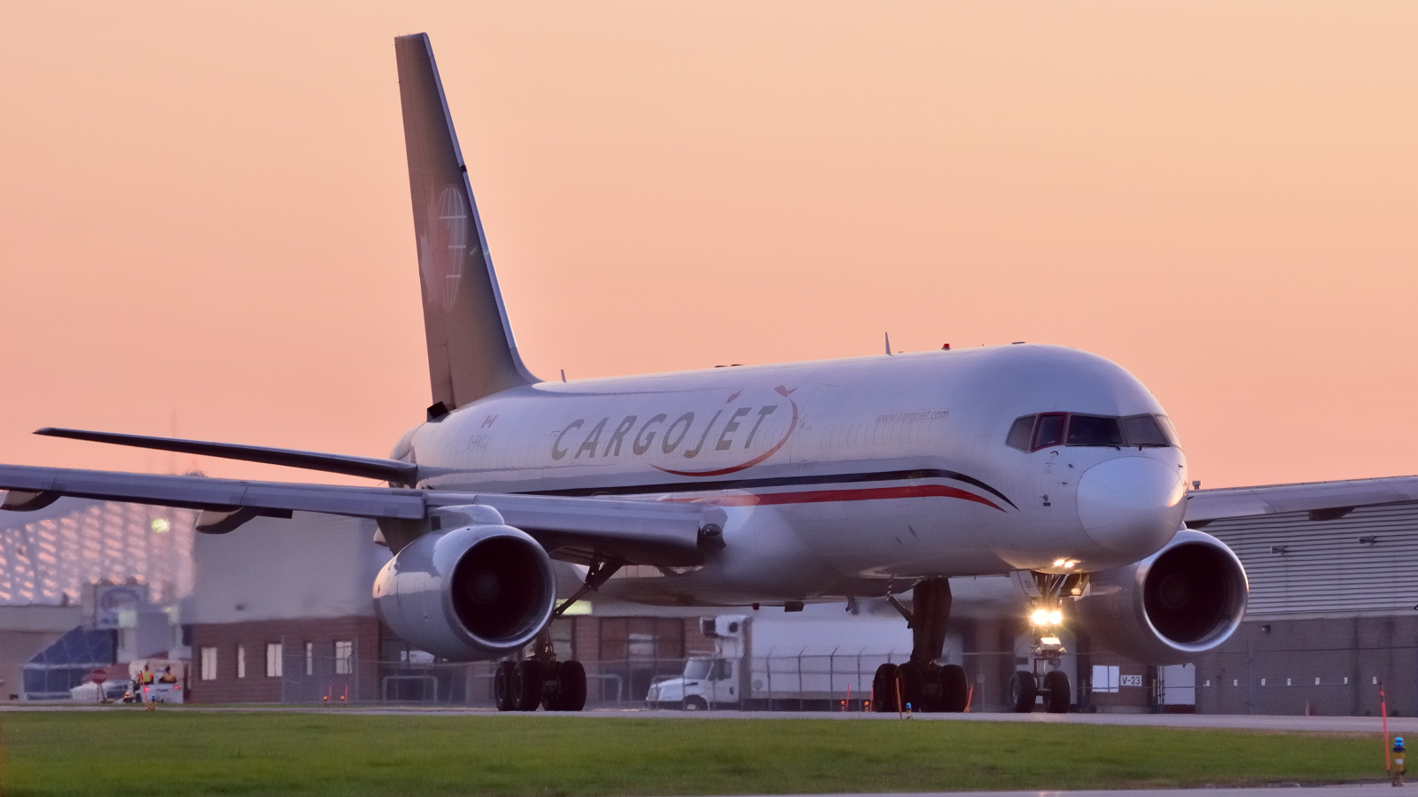 C-FKCJ (24792) 1990 Boeing 757-236(PCF)