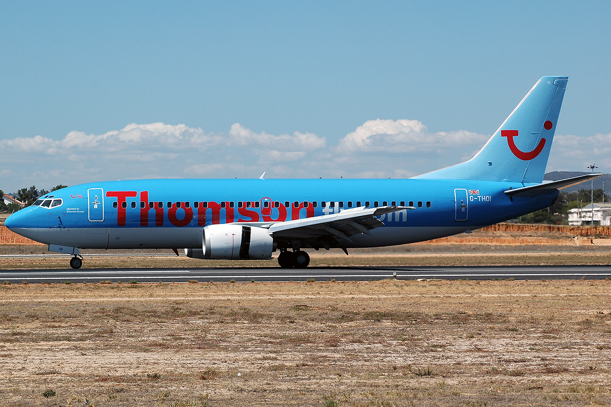 G-THOI · Boeing 737-36Q · (FAO / LPFR)