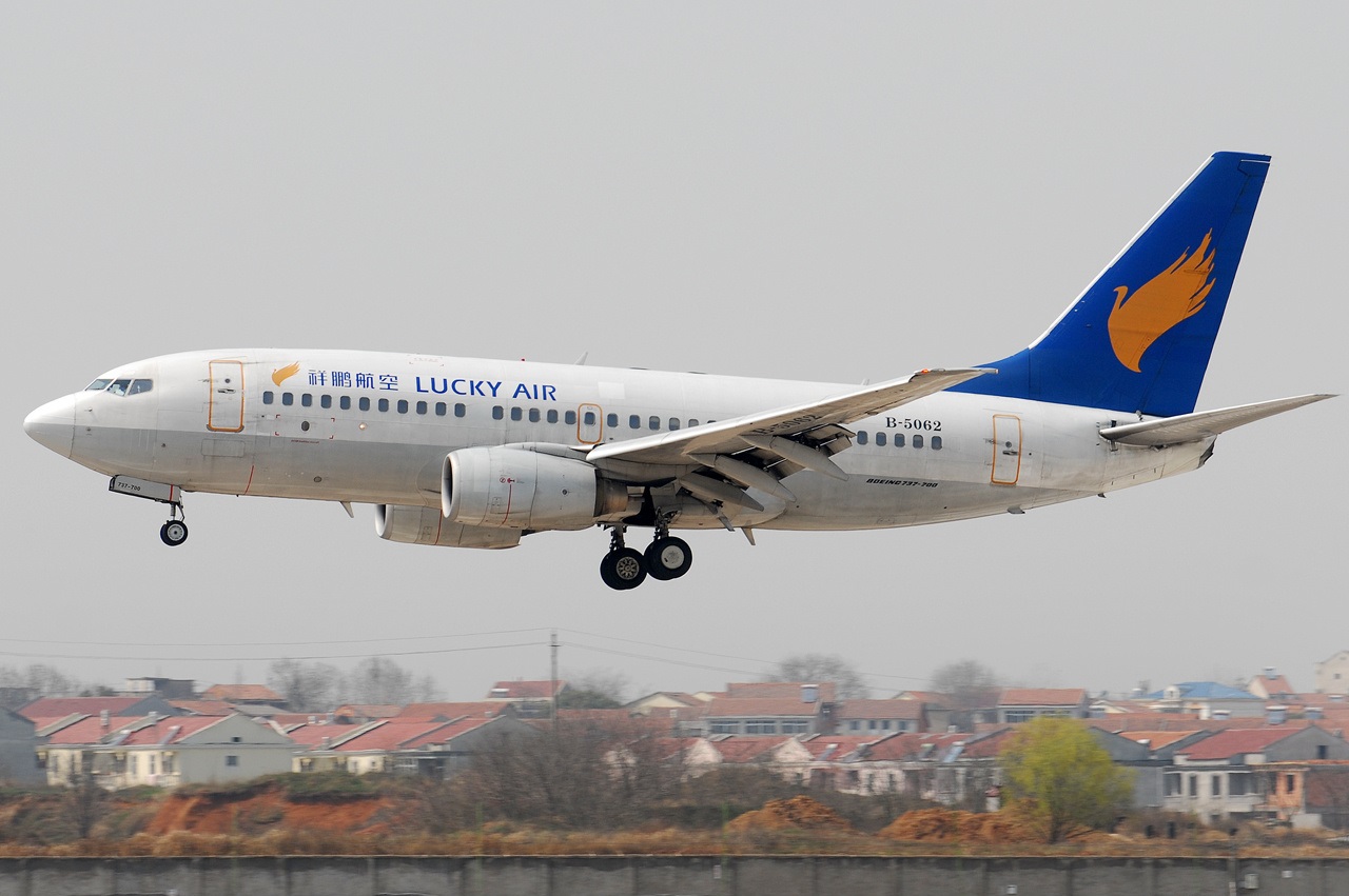 B-5062 (28585) 1998 Boeing 737-76N