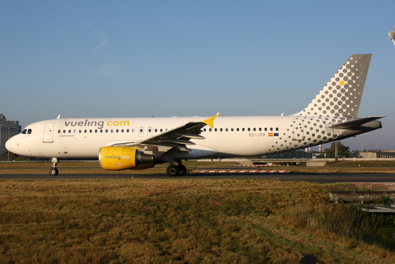 EC-JTQ · Airbus A320-214 · (CDG / LFPG)