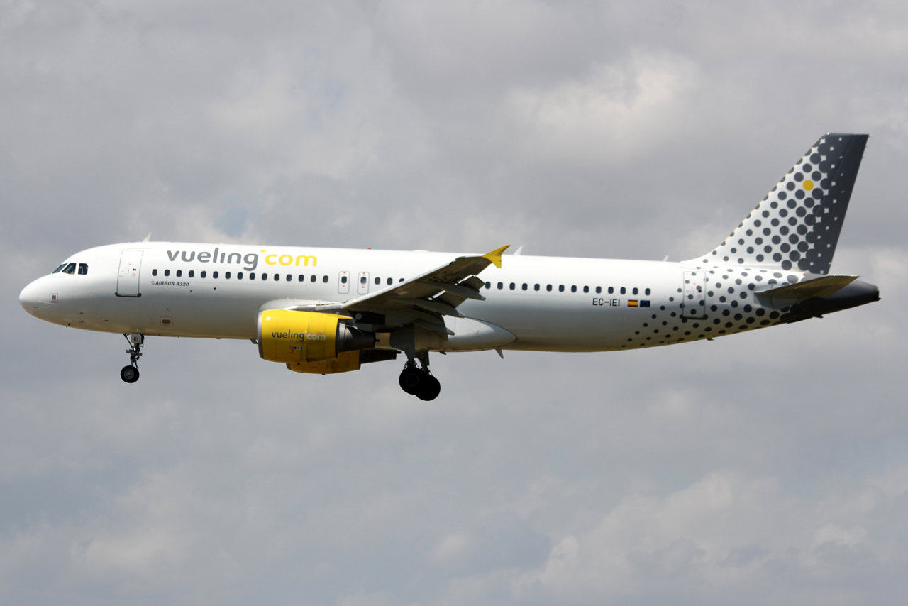 EC-IEI (1694) 2001 Airbus A320-214
