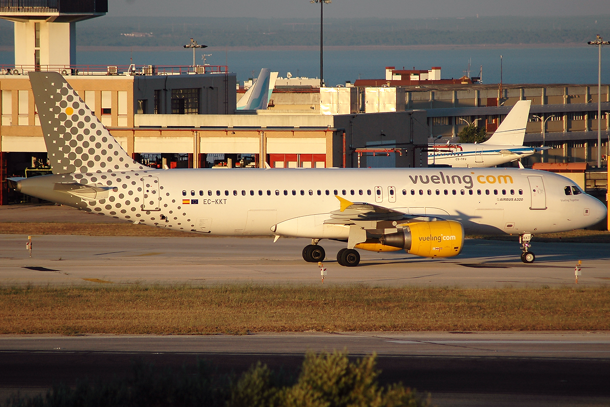 EC-KKT (3293) 2007 Airbus A320-214