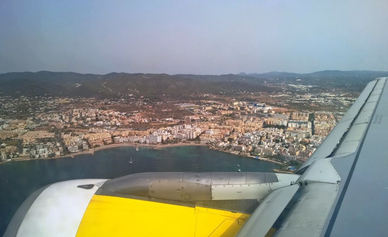 EC-LVC · Airbus A320-214 · (IBZ / LEIB)