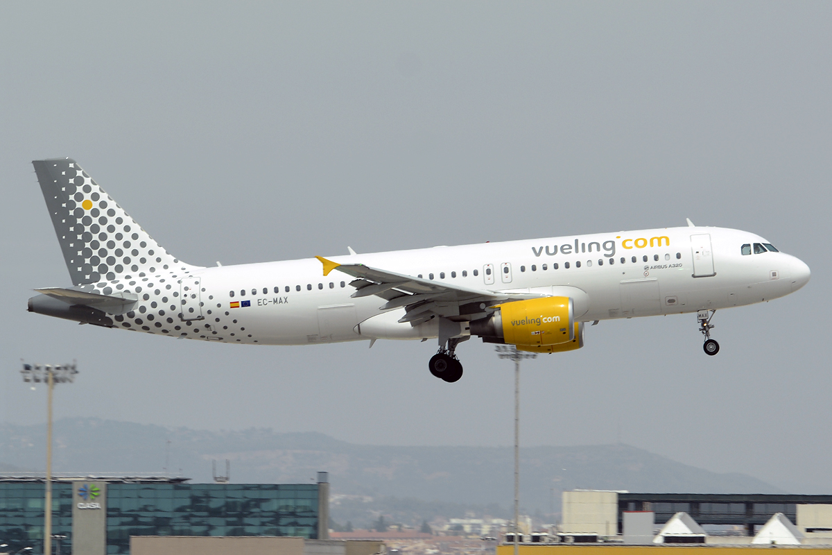EC-MAX · Airbus A320-214 · (BCN / LEBL)