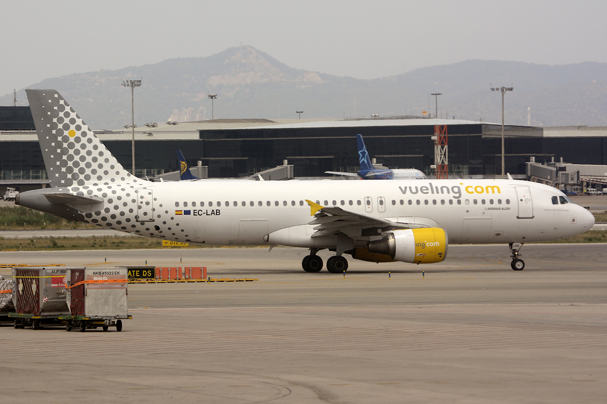 EC-LAB · Airbus A320-214 · (BCN / LEBL)