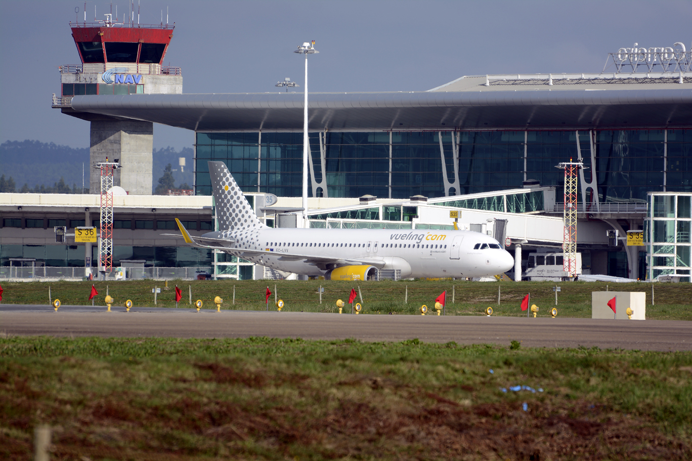 EC-LVV · Airbus A320-232(WL) · (OPO / LPPR)