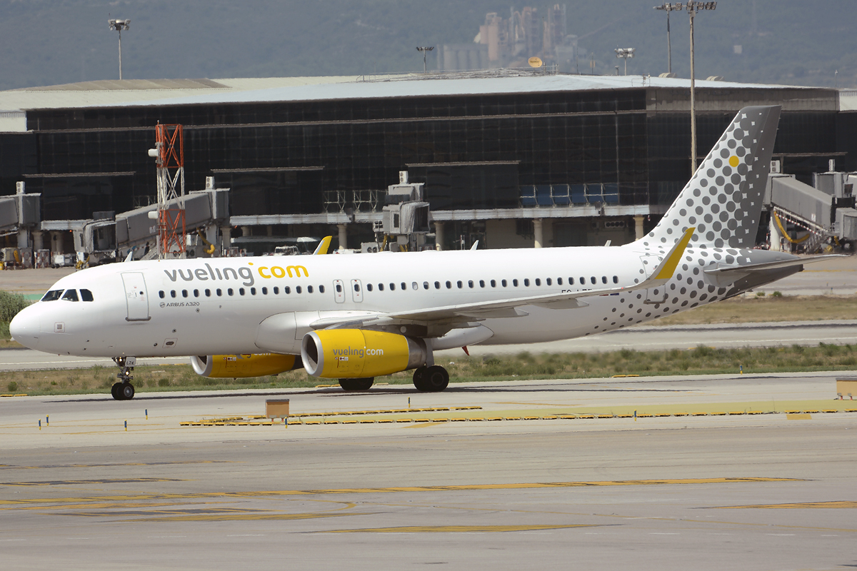 EC-LZE · Airbus A320-232(WL) · (BCN / LEBL)