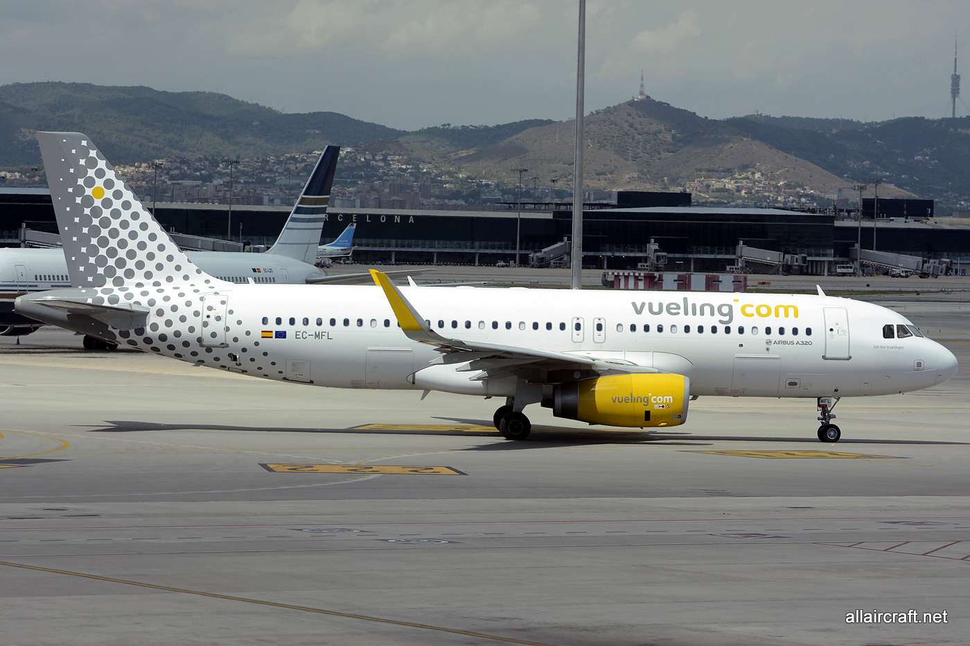 EC-MFL (6557) 2015 Airbus A320-232(WL)