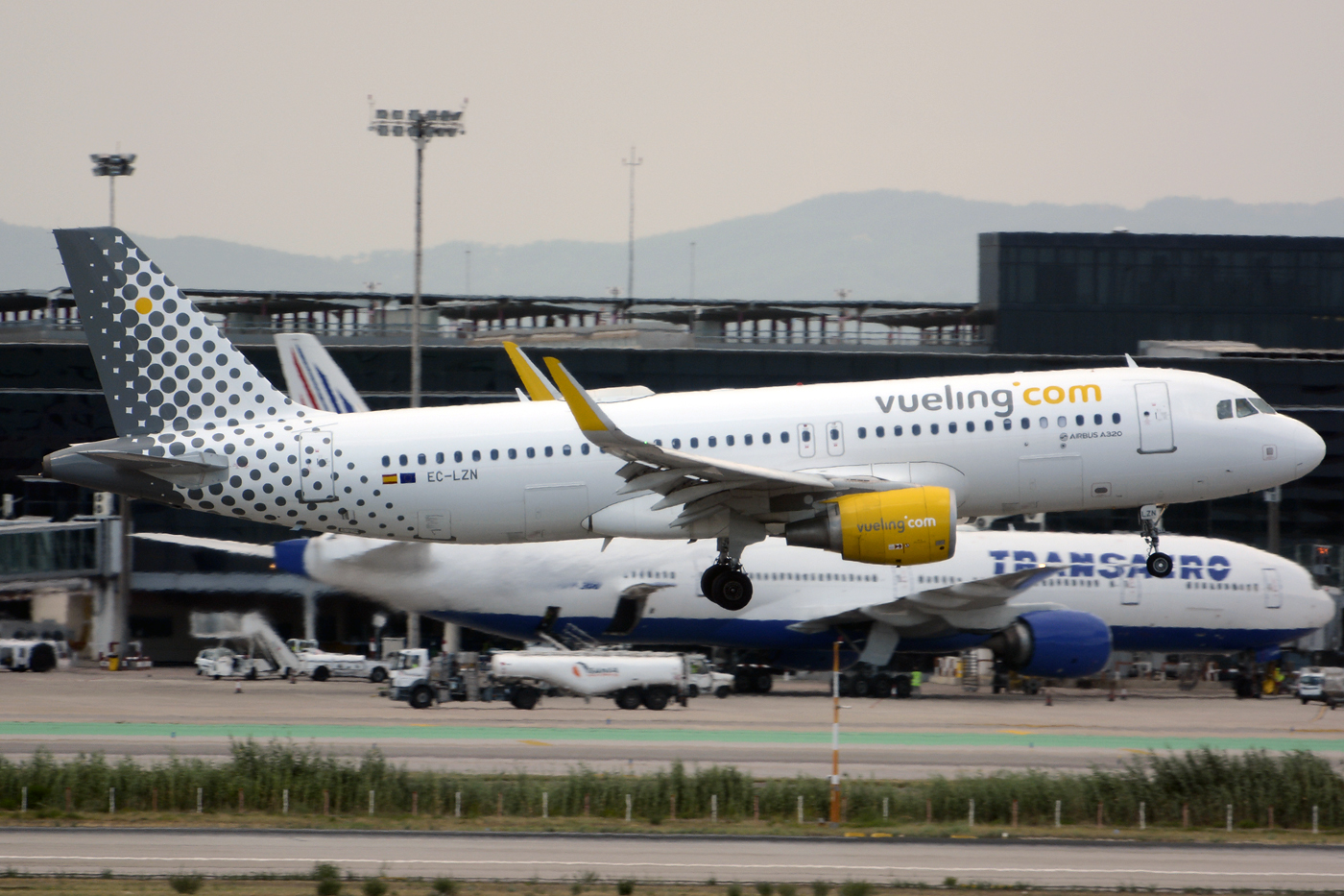 EC-LZN · Airbus A320-214(WL) · (BCN / LEBL)