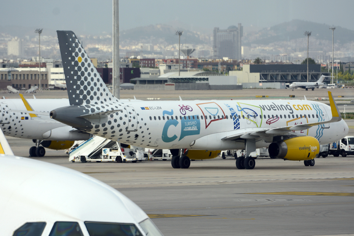 EC-LZM · Airbus A320-232(WL) · (BCN / LEBL)