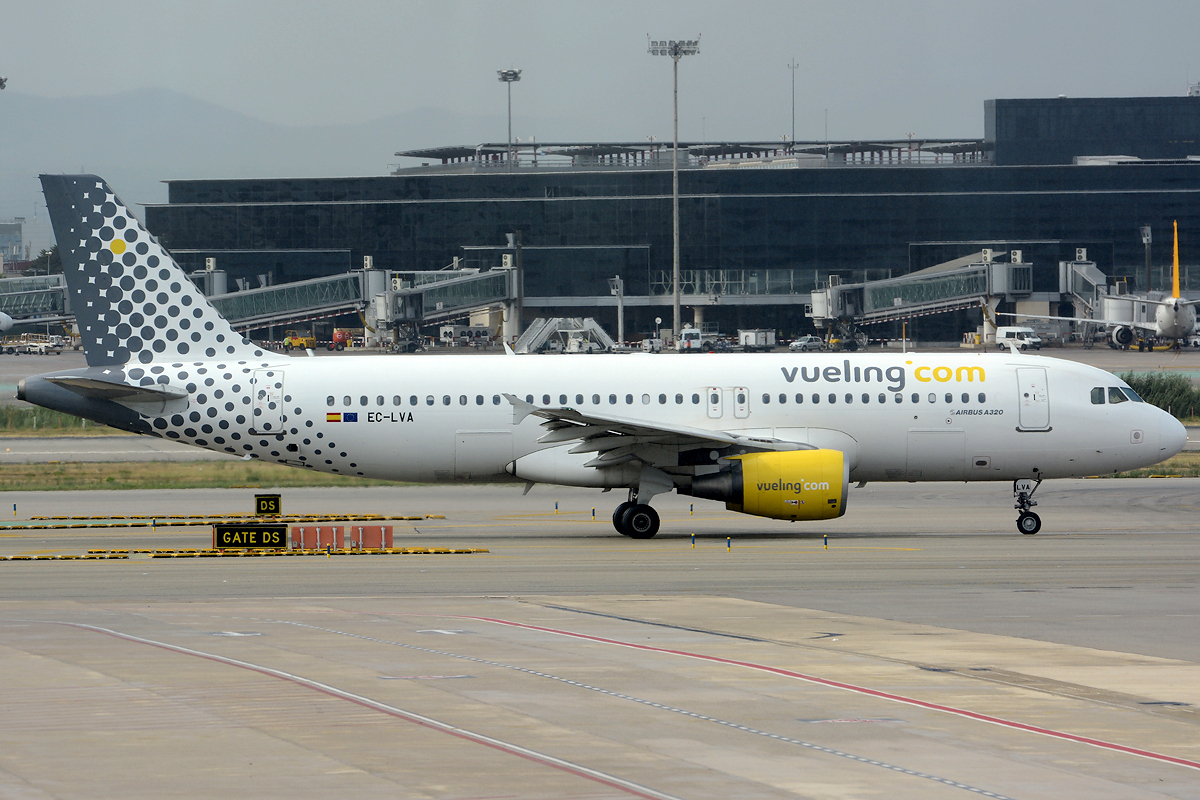 EC-LVA · Airbus A320-214 · (BCN / LEBL)