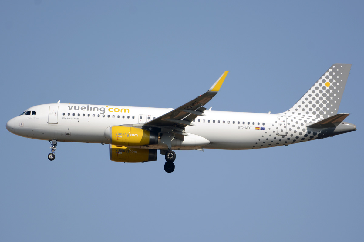 EC-MBT (6128) 2014 Airbus A320-232(WL)
