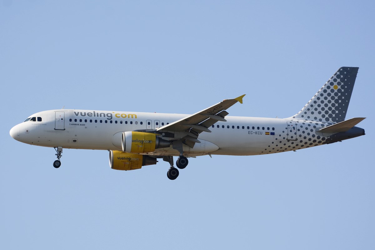 EC-KCU · Airbus A320-216 · (IBZ / LEIB)