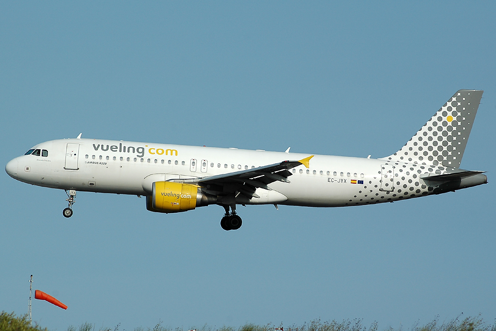 EC-JYX · Airbus A320-214 · (MAH / LEMH)