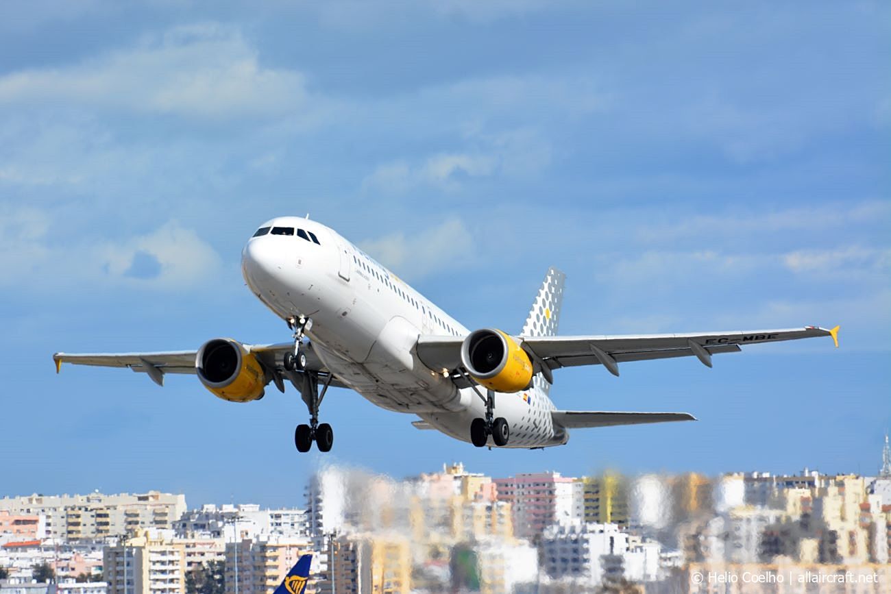 EC-MBE · Airbus A320-214 · (FAO / LPFR)