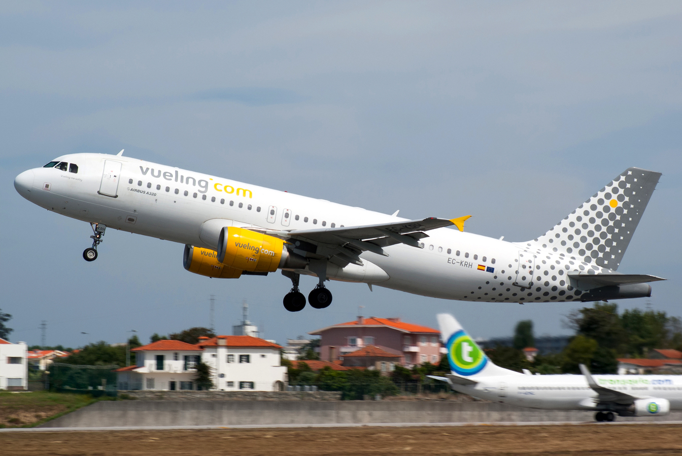EC-KRH · Airbus A320-214 · (OPO / LPPR)