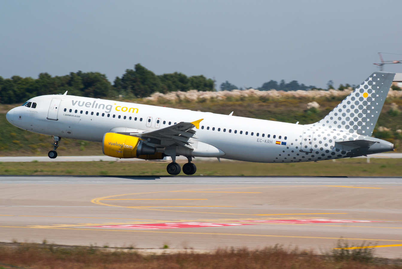 EC-KRH · Airbus A320-214 · (OPO / LPPR)