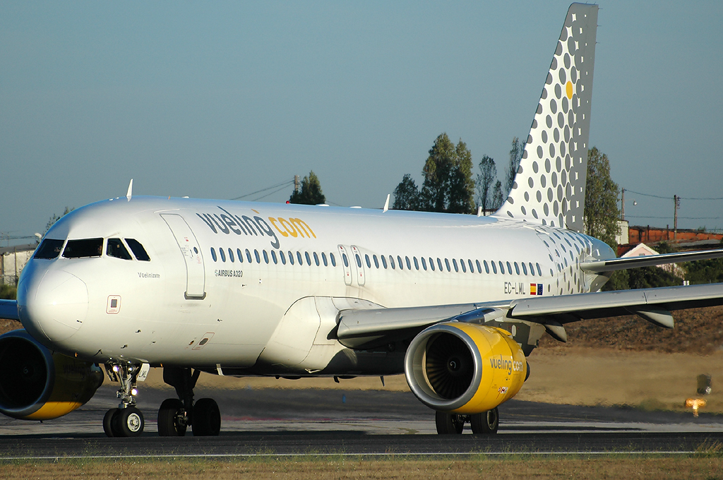 EC-LML · Airbus A320-214 · (LIS / LPPT)