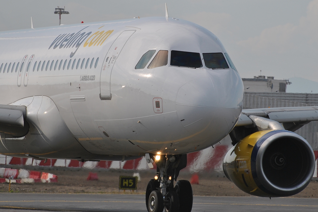 EC-LQM (2223) 2004 Airbus A320-232