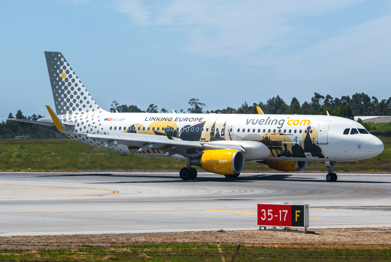 EC-LVP (5587) 2013 Airbus A320-214(WL)