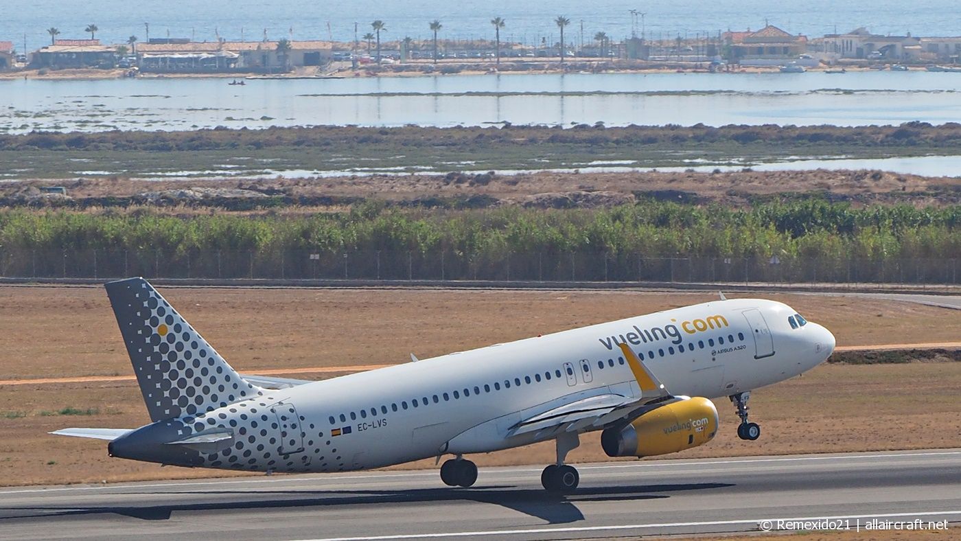 EC-LVS · Airbus A320-232(WL) · (FAO / LPFR)